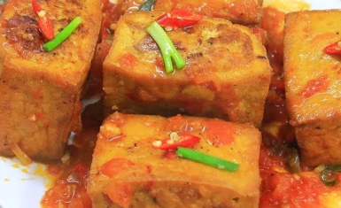 Thịt nhồi đậu hũ sốt cà