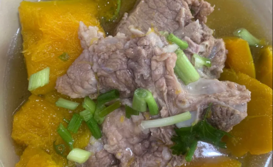 canh xương hầm bí đỏ