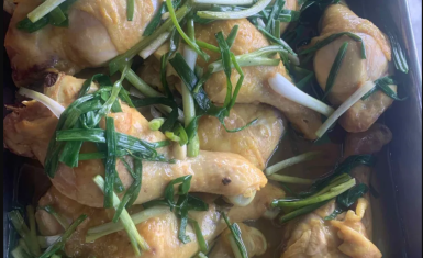 đùi gà hấp hành