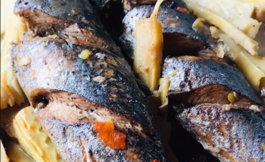 cá ngừ ồ kho măng