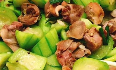 mề gà xào mướp hương